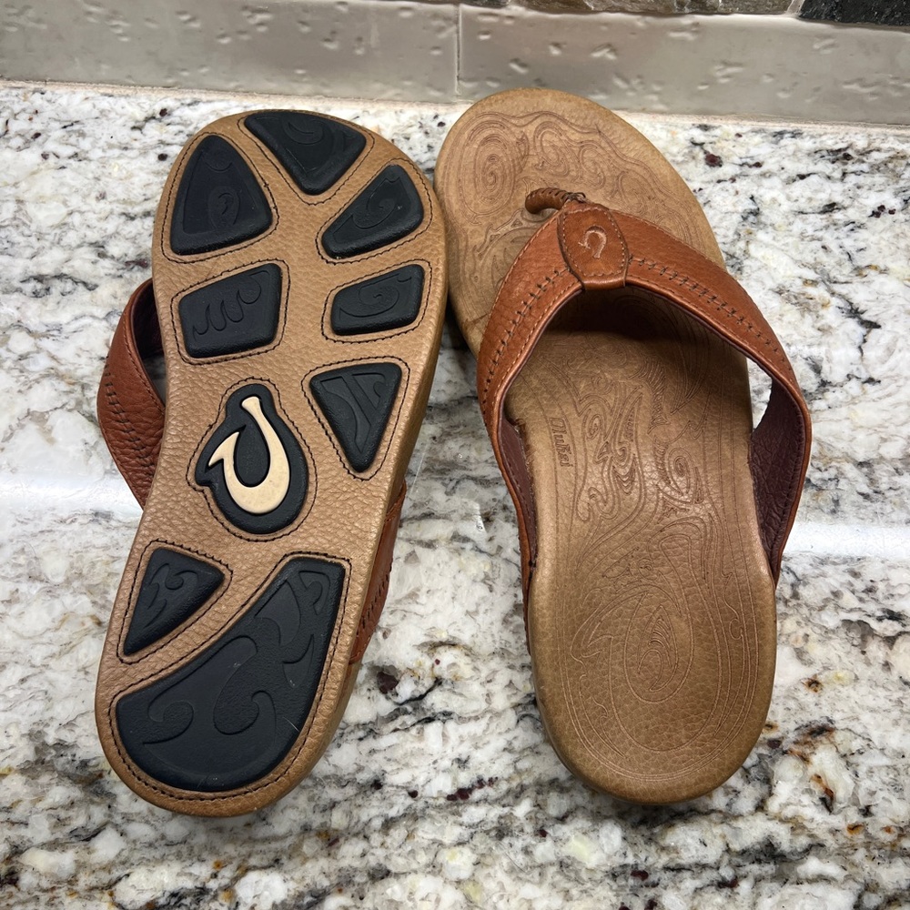 Olukai Mens 9 Flip Flops
